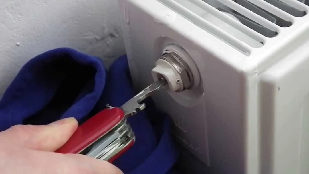 Jak odpowietrzyć grzejnik w bloku i uniknąć zimnych pomieszczeń