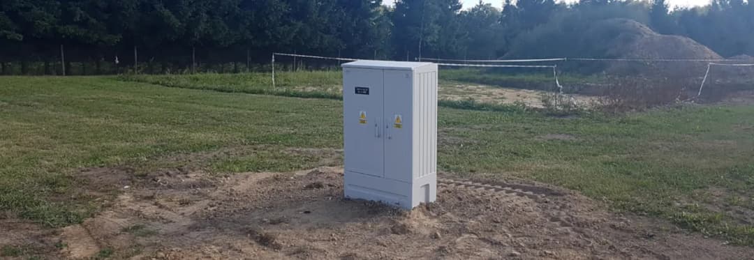 Jak doprowadzić prąd do działki - uniknij wysokich kosztów i problemów