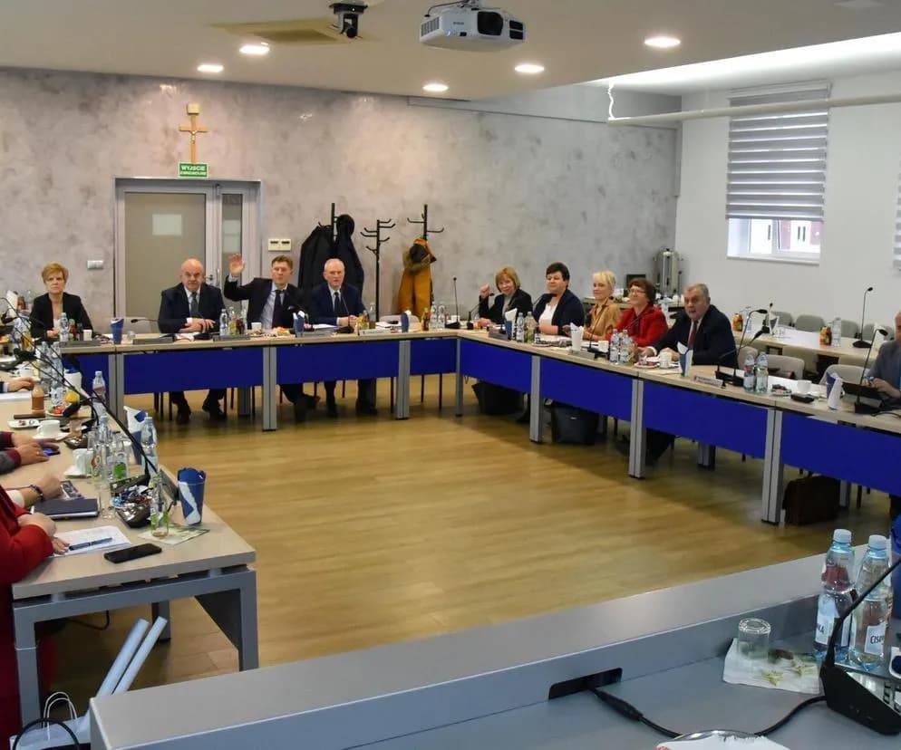 Ile zarabia radny osiedla we Wrocławiu? Zaskakujące kwoty i fakty