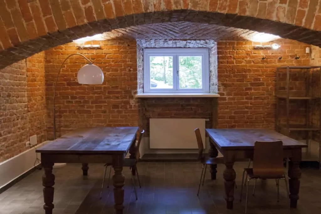 Jak urządzić piwnicę w bloku – praktyczne pomysły na funkcjonalność