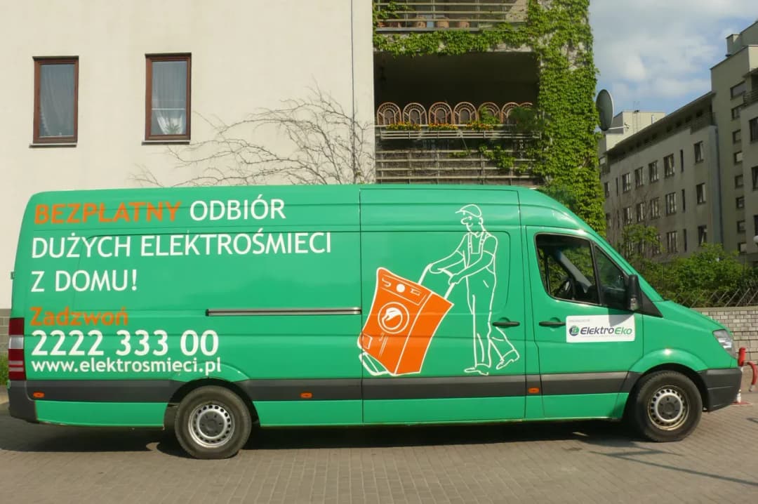 Samochód który zbiera elektrośmieci z osiedla – jak skorzystać z usługi?